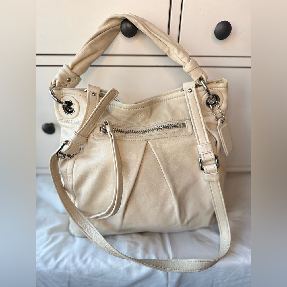 Coach Leather Ivory Vintage Shoulder Crossbody Bag Silver Hardware